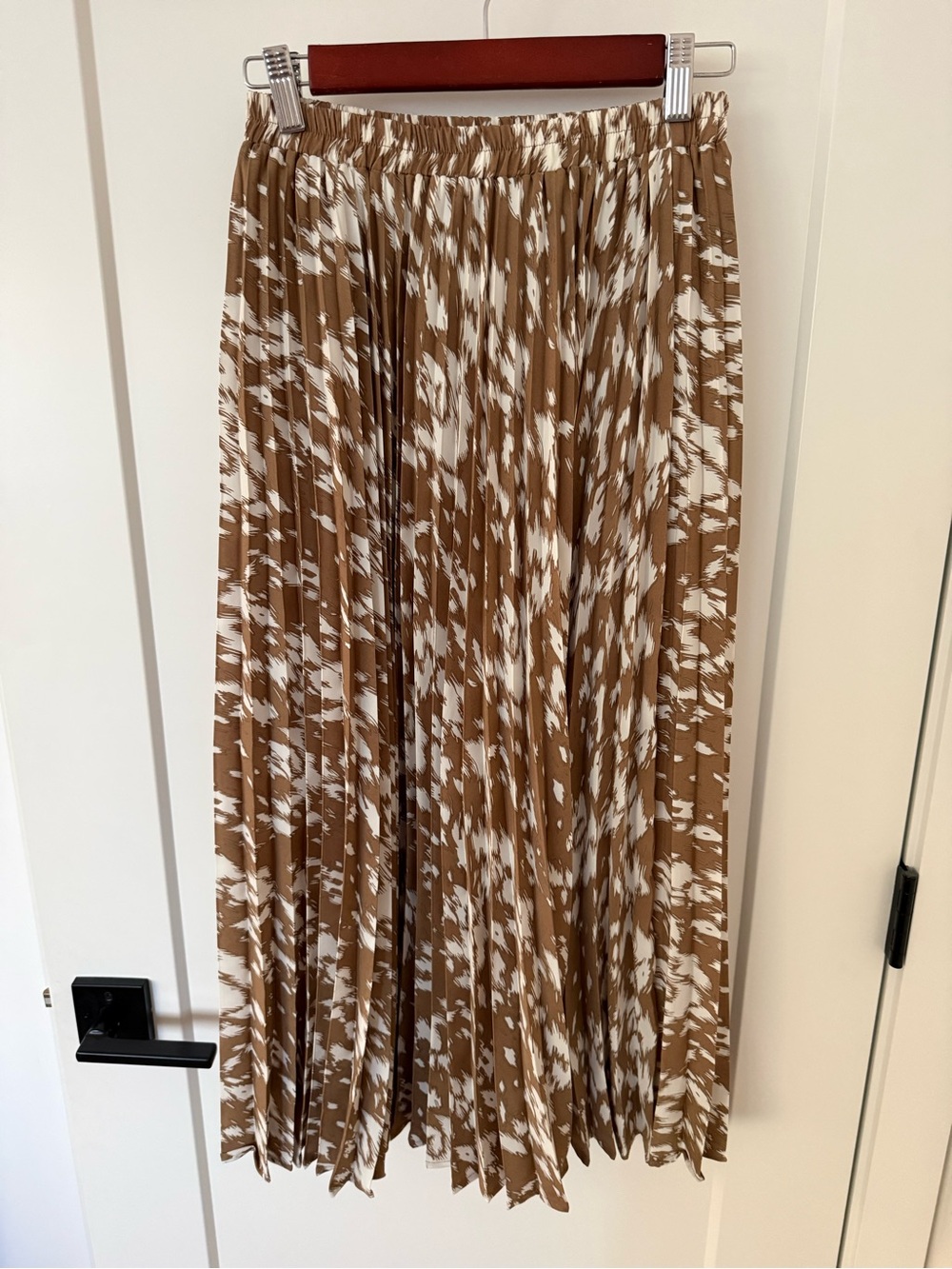 OAK + FORT Brown and White Pleated Printed Midi Skirt